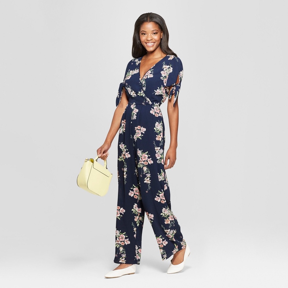 🌟BOGO🌟 Xhilaration Floral jumpsuit WITH POCKETS